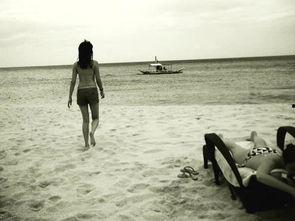 比基尼脱落裸泳视频,裸泳瞬间引发网友热议