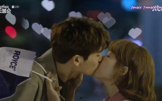 女生和女生亲吻视频,青春校园里的甜蜜瞬间