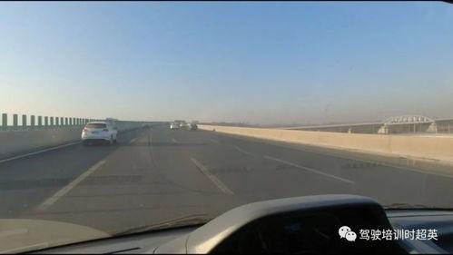 高速公路上开车视频,速度与安全的完美演绎
